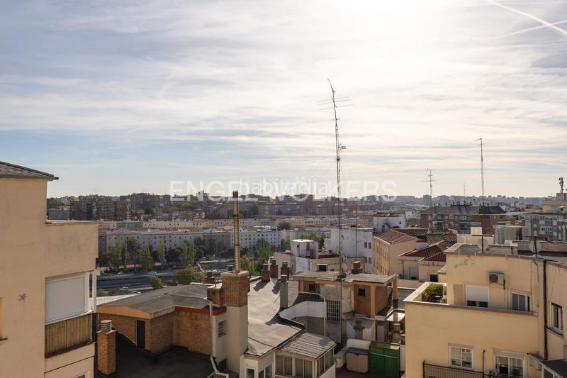 Foto 3e0a94c2-6595-4779-82dc-153b9bd2d725. Dachwohnung mit heizung in Fuente del Berro Madrid