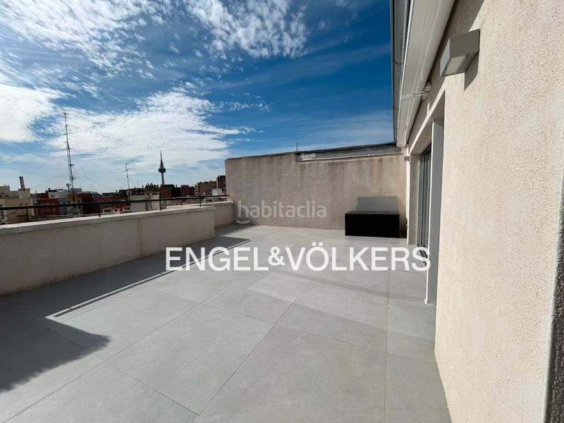 Foto e3538ca1-eee5-459b-9f74-0af49a1a7aa4. Dachwohnung mit heizung in Fuente del Berro Madrid