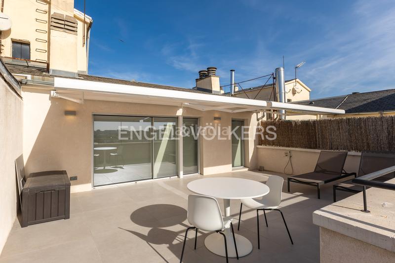 Foto f0da2dda-2471-43d7-ae98-acc7240289ce. Dachwohnung mit heizung in Fuente del Berro Madrid