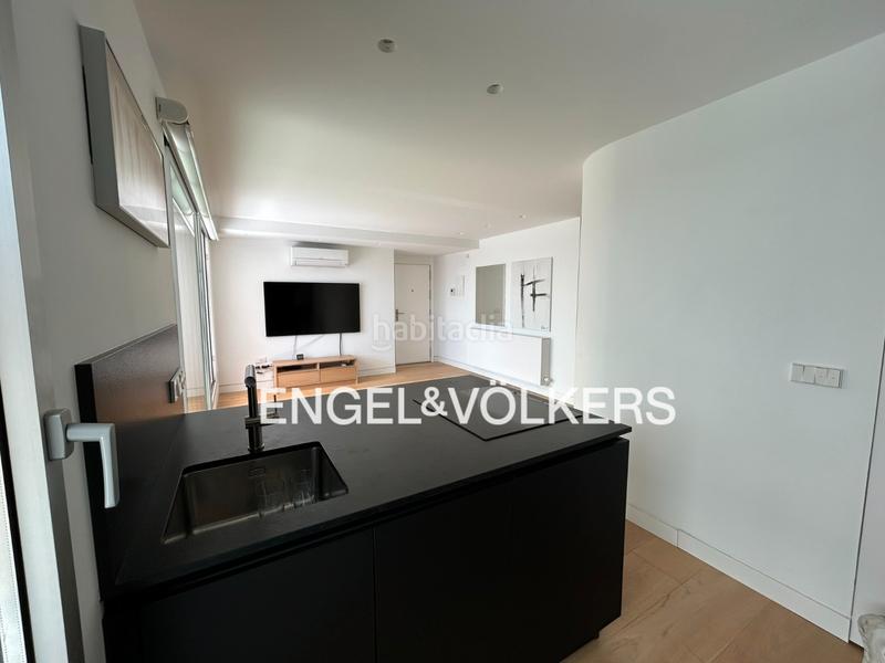 Foto f9d25fbb-a047-42c7-a7a6-91dbab319f52. Dachwohnung mit heizung in Fuente del Berro Madrid