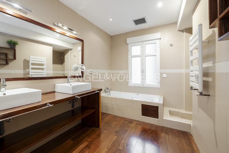 Foto eca0bb95-784c-4033-b8c4-4b2ac215a7f8. Alquiler apartamento magnífica vivienda de lujo en pintor rosales. se alquila amueblada. en Madrid