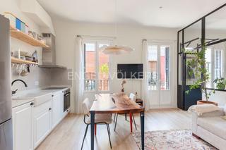 Appartement à Universidad-Malasaña. Piso reformado con 3 balcones en universidad