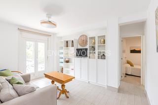 Location Appartement à Valdezarza. Piso amueblado exterior con terraza de 3 dormitorios para 3 estu