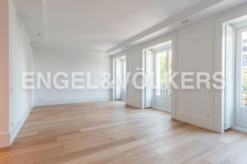 Foto 371498bd-9de5-4706-b12f-553642369eb6. Rent apartment with heating parking pool in Almagro Madrid