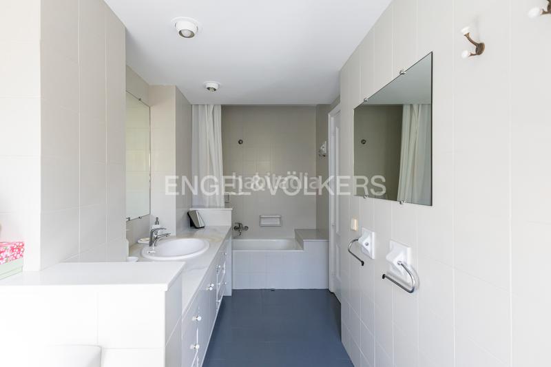 Foto 1e8c0b9a-ecb0-45b2-9569-10f8575a4fc7. Casa chalet individual con piscina en el plantío, aravaca, en Madrid