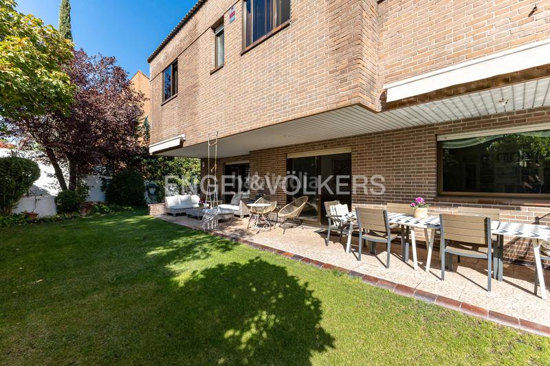 Foto 364db3f2-b9d0-4be5-9713-0b7cebf5aca8. Casa chalet individual con piscina en el plantío, aravaca, en Madrid