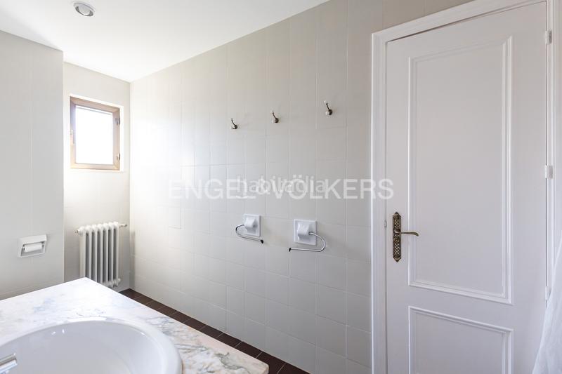 Foto 532fa17f-b1dd-4b50-aea6-2875e84fe284. Casa chalet individual con piscina en el plantío, aravaca, en Madrid