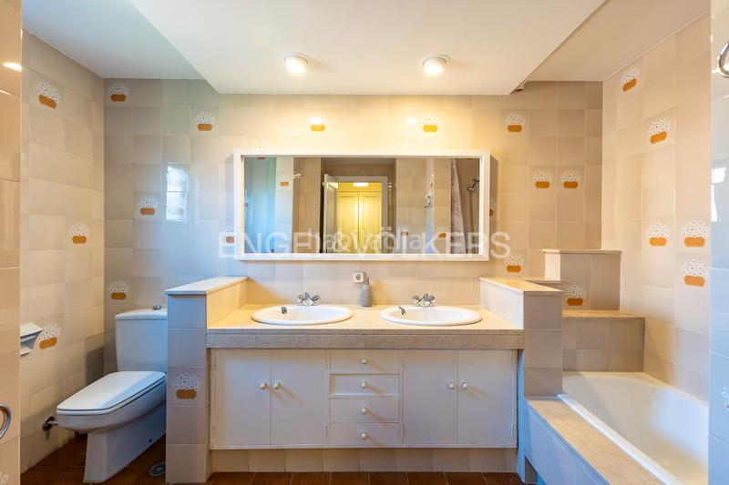 Foto 58811746-681d-4d75-a2b5-3dc701229260. Casa chalet individual con piscina en el plantío, aravaca, en Madrid