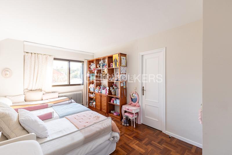 Foto c550218c-ba97-4549-9992-e11cad06828c. Casa chalet individual con piscina en el plantío, aravaca, en Madrid