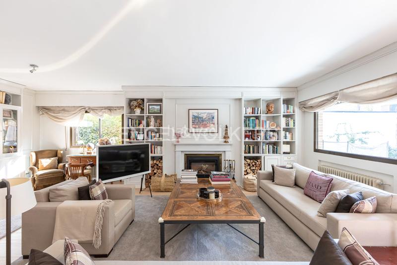 Foto c6483891-a8f5-45e2-940d-37f9ba1f431b. Casa chalet individual con piscina en el plantío, aravaca, en Madrid