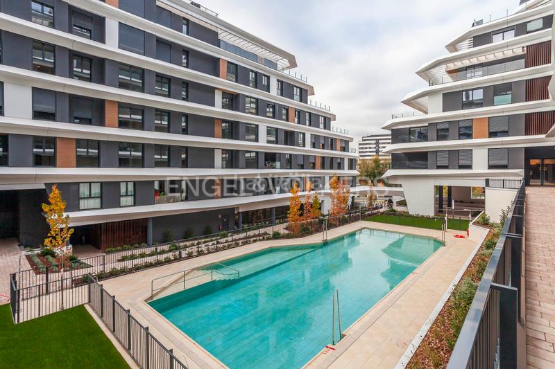 Foto 02952ff8-aaeb-429f-81ae-de5b5ac41a25. Location appartement avec chauffage parking piscine dans Madrid