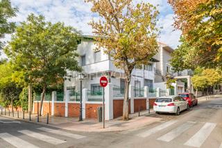 Casa a Niño Jesús. Exclusivo chalet con jardín privado junto al retiro
