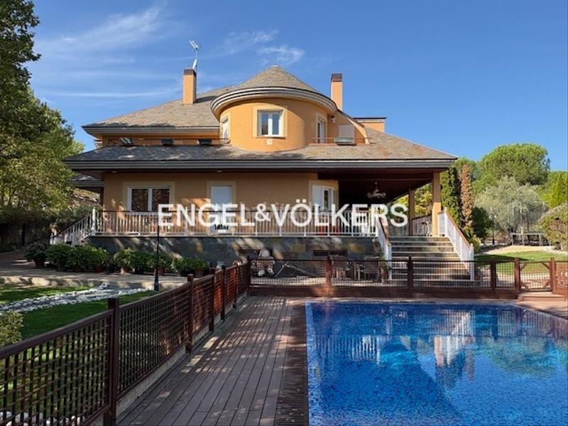 Foto 18e8c493-78fe-4742-8019-33d33d65e471. Casa amb calefacció aparcament piscina a Somosaguas Pozuelo de Alarcón