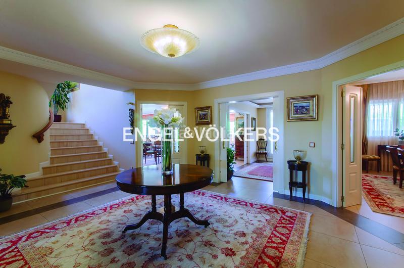 Foto 6421dbf8-d47a-48ce-ada8-31731b580fb8. Casa amb calefacció aparcament piscina a Somosaguas Pozuelo de Alarcón