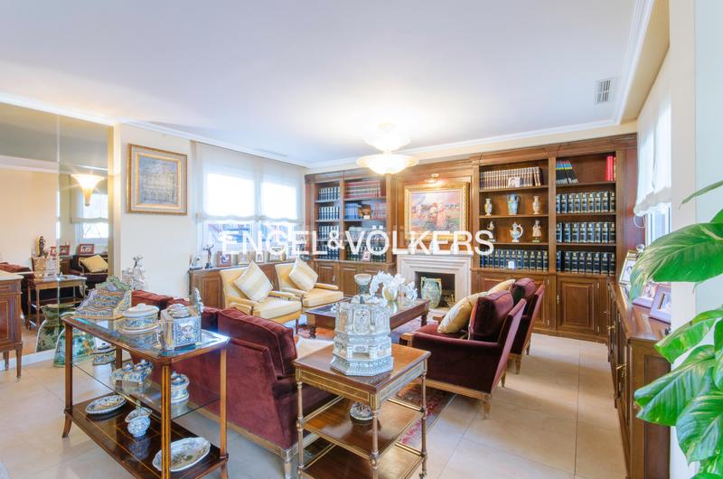 Foto 67242cc8-66ee-45de-9173-754ba3ffcbe9. Casa amb calefacció aparcament piscina a Somosaguas Pozuelo de Alarcón