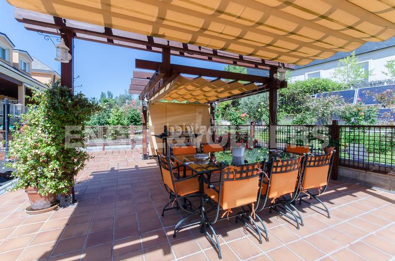 Foto 700f3e55-a6b4-455e-97ed-e5d9d8408f44. Casa amb calefacció aparcament piscina a Somosaguas Pozuelo de Alarcón