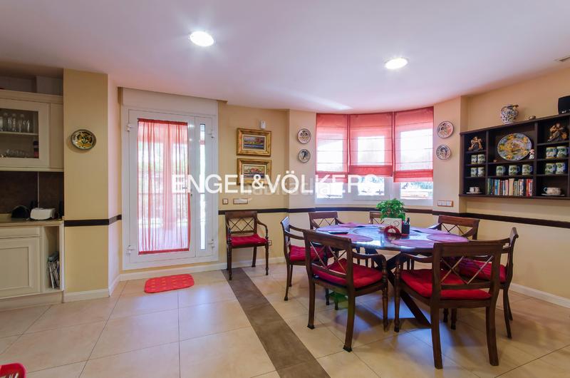 Foto 8d887d27-87e9-48ef-bc97-c87b3538cf80. Casa amb calefacció aparcament piscina a Somosaguas Pozuelo de Alarcón