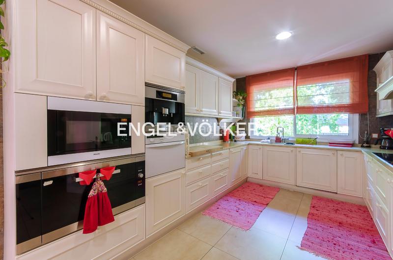 Foto 92a6878b-0de8-4b9a-b7e5-e26dd4c91091. Casa amb calefacció aparcament piscina a Somosaguas Pozuelo de Alarcón