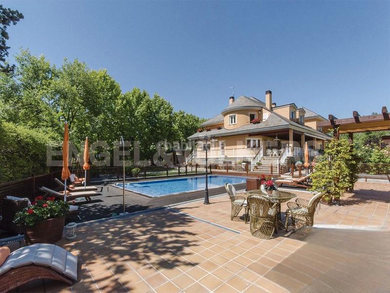 Foto 994c18c8-486a-4cd4-a5ec-90b50f758833. Casa amb calefacció aparcament piscina a Somosaguas Pozuelo de Alarcón