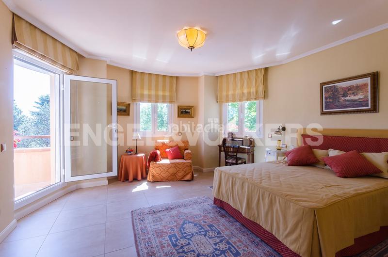 Foto b012566b-d2d5-491f-b845-0d6628ab9840. Casa amb calefacció aparcament piscina a Somosaguas Pozuelo de Alarcón