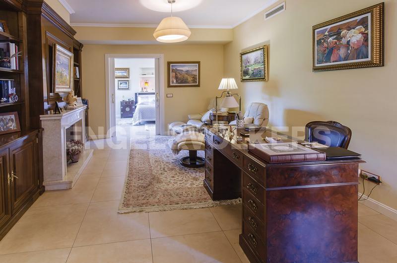 Foto be42284a-3b1f-4362-a97a-b60452cfe437. Casa amb calefacció aparcament piscina a Somosaguas Pozuelo de Alarcón