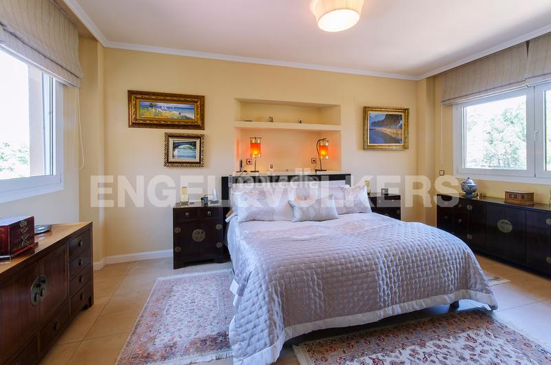 Foto c46229bd-b538-4f4c-89a8-656cc3a11508. Casa amb calefacció aparcament piscina a Somosaguas Pozuelo de Alarcón