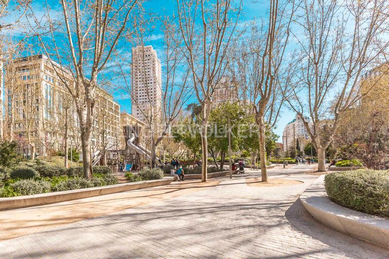 Foto 5b99ddda-dea1-44c9-8e0d-32b0cf7f584d. Alquiler apartamento encantador ático en el corazón en Madrid