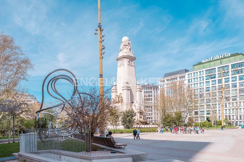 Foto c7879d75-a62c-44e6-900f-148dac85bdcd. Alquiler apartamento encantador ático en el corazón en Madrid