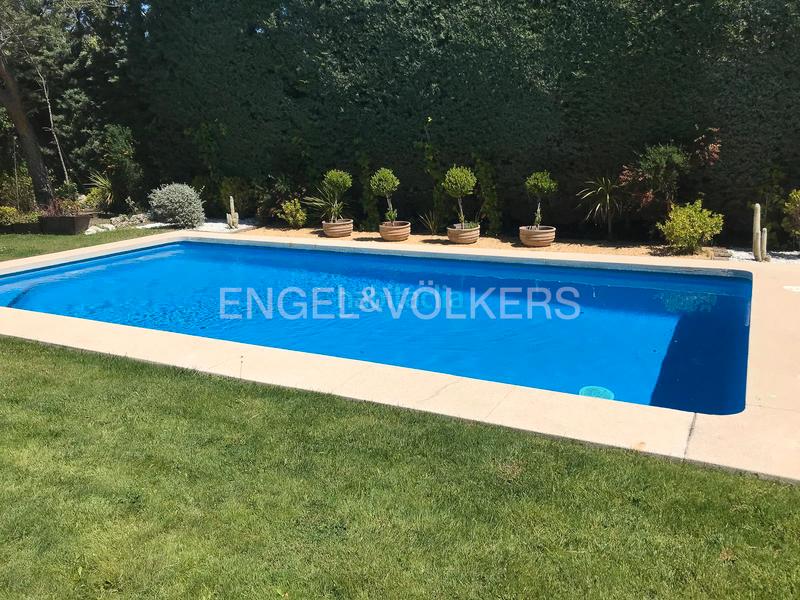 Foto d26af411-5abb-4fe2-bcc5-db59d0b53c7b. Maison avec chauffage parking piscine dans El Cantizal Rozas de Madrid (Las)