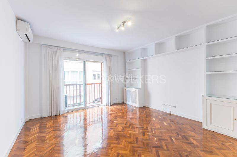 Foto 74ffb108-916f-42ab-8006-5bb8f7a4ebf8. Alquiler apartamento amplio piso con garaje en alquiler en salamanca en Madrid