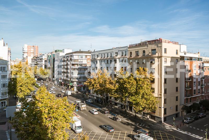 Foto cd79d1d0-82c3-4337-ba6c-caac097c79be. Alquiler apartamento amplio piso con garaje en alquiler en salamanca en Madrid