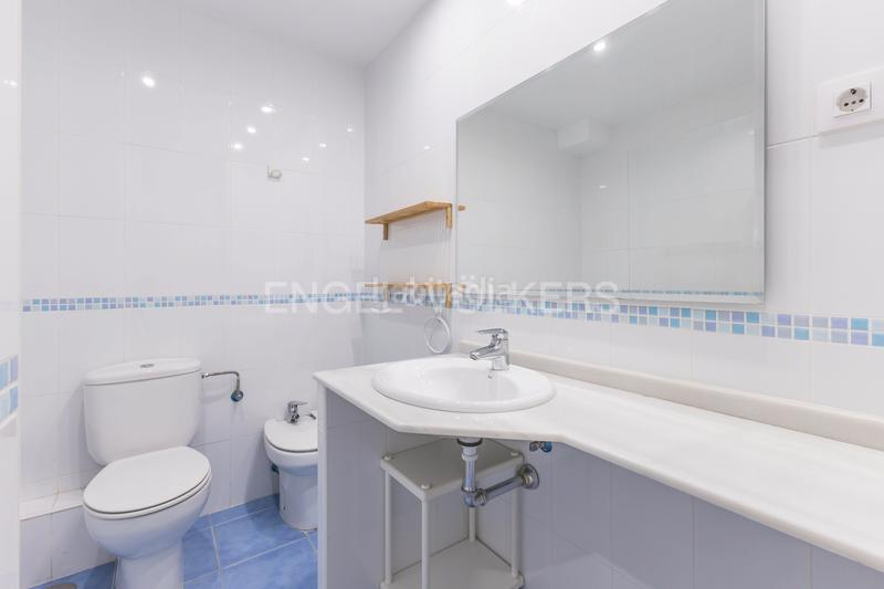 Foto d7d8046a-9f5d-4db8-8733-f824f5211cee. Alquiler apartamento amplio piso con garaje en alquiler en salamanca en Madrid