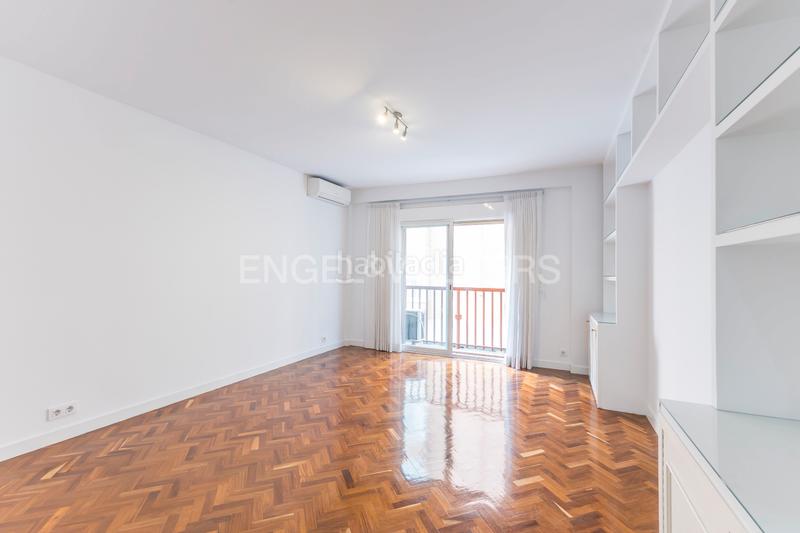 Foto 6962484c-9a0e-4f5a-b10c-904a54db199f. Location appartement avec chauffage parking dans Lista Madrid