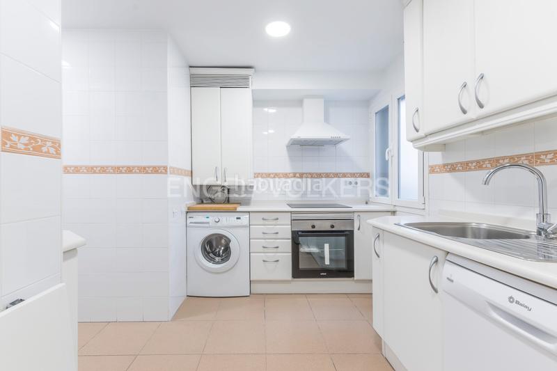 Foto 1a9aaa1a-e672-462d-8e6f-4223557336a8. Miete appartement mit heizung parking in Lista Madrid