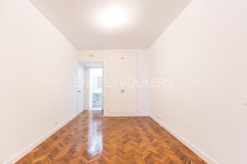 Foto 1d0d2ab2-9a98-483c-8e06-a0c46ff9047f. Miete appartement mit heizung parking in Lista Madrid