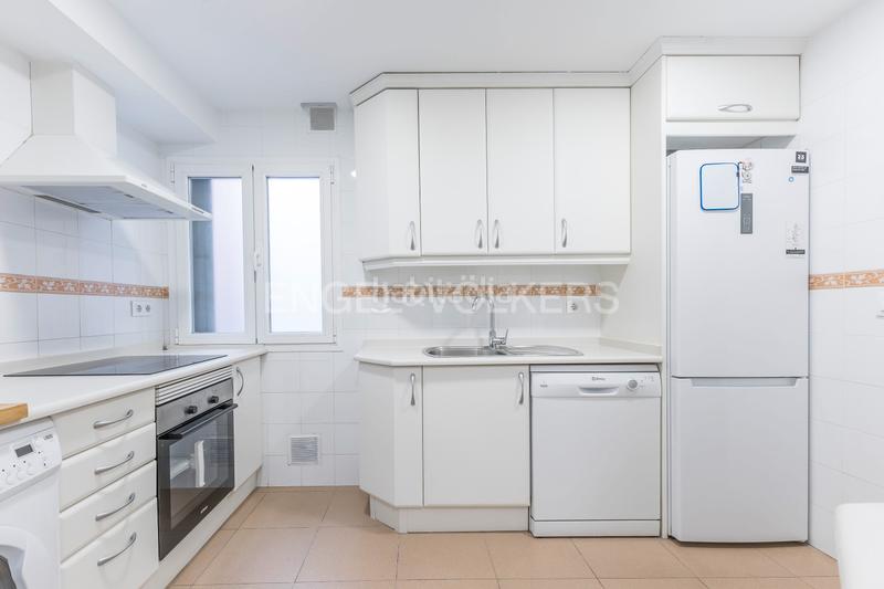 Foto 7d2bd0fd-03a3-49d9-9d99-6cd84b32afb6. Miete appartement mit heizung parking in Lista Madrid