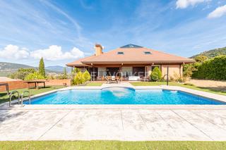 Casa a Fontenebro-Altavista. Un refugio de diseño y confort con vistas privilegiadas en domin