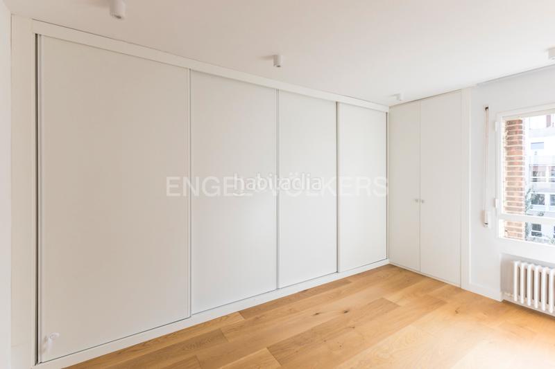 Foto c4e4e480-8b2f-4f69-8348-42382e10c674. Alquiler apartamento luminoso piso familiar en Nueva España con piscina y garaje en Madrid