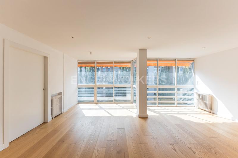 Foto 1ad3f9df-fc25-4336-ba58-b0bbf9666540. Location appartement avec chauffage parking piscine dans Madrid