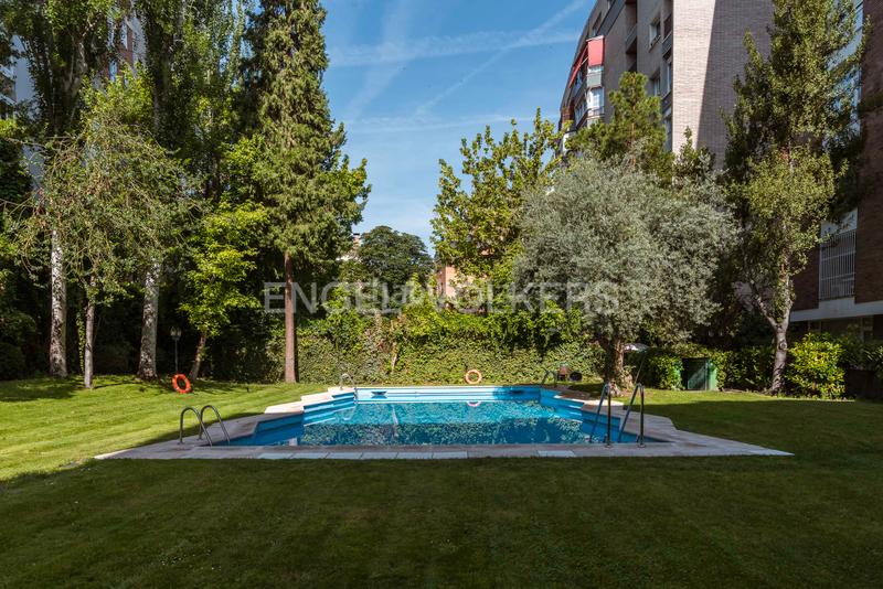 Foto 6bccbb9e-5761-46b4-9323-354c61eb04db. Miete appartement mit heizung parking pool in Nueva España Madrid