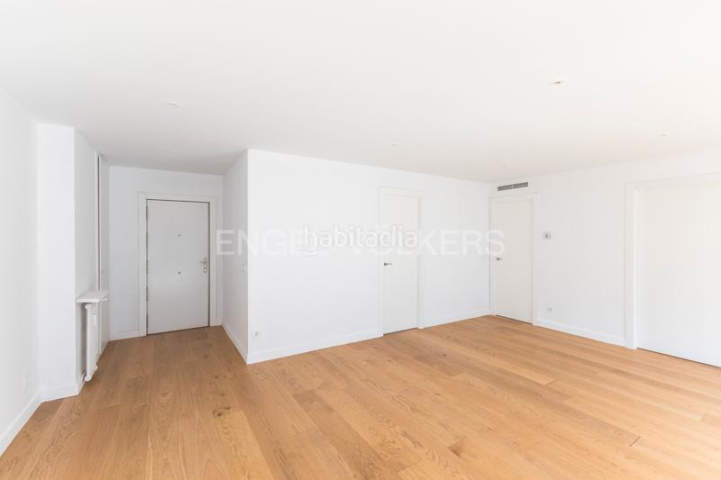 Foto e5eeb416-f9b6-4b76-857b-c1f0dd98d871. Rent apartment with heating parking pool in Nueva España Madrid