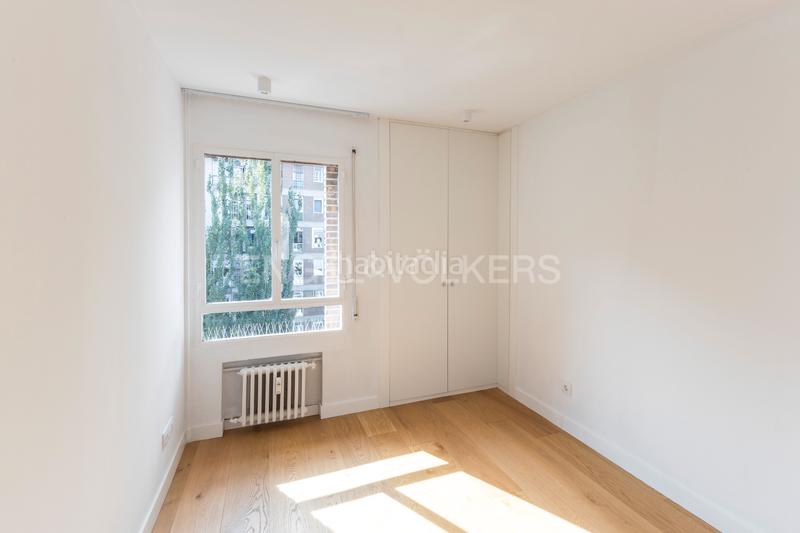 Foto e7f61c92-09a5-4f7b-818f-6ecd47542092. Rent apartment with heating parking pool in Nueva España Madrid