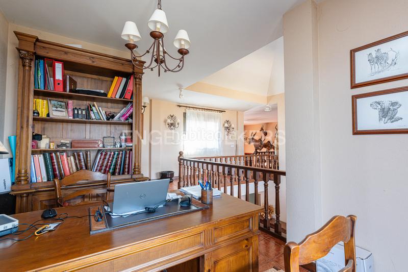 Foto 55928735-244b-40a5-89e8-369d58d22fbd. Maison avec chauffage parking piscine dans Soto del Real