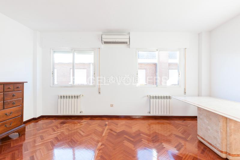 Foto 052b4242-f328-4d07-9d02-a54bcdf9f982. Haus mit heizung parking in Los Arroyos San Sebastián de los Reyes