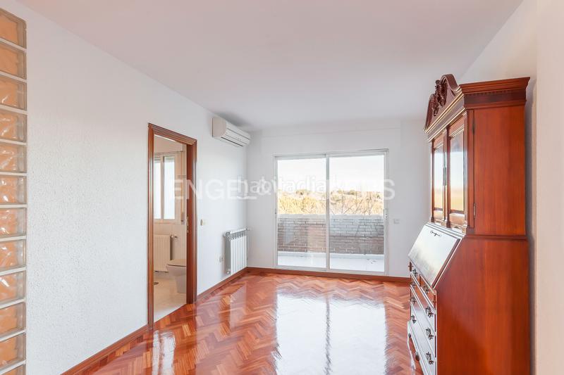 Foto 072dfcfe-0162-486e-9907-64ef83fe5607. Haus mit heizung parking in Los Arroyos San Sebastián de los Reyes