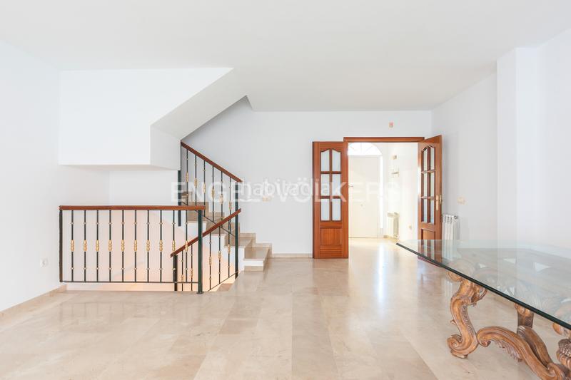 Foto 10676e01-5f0d-4d92-9ff5-0b3c775346a3. Haus mit heizung parking in Los Arroyos San Sebastián de los Reyes