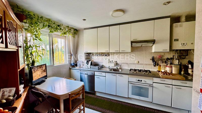 Foto 30f31e24-e1be-4b57-81ed-6b71cc6d99e6. Haus mit heizung parking in Los Arroyos San Sebastián de los Reyes