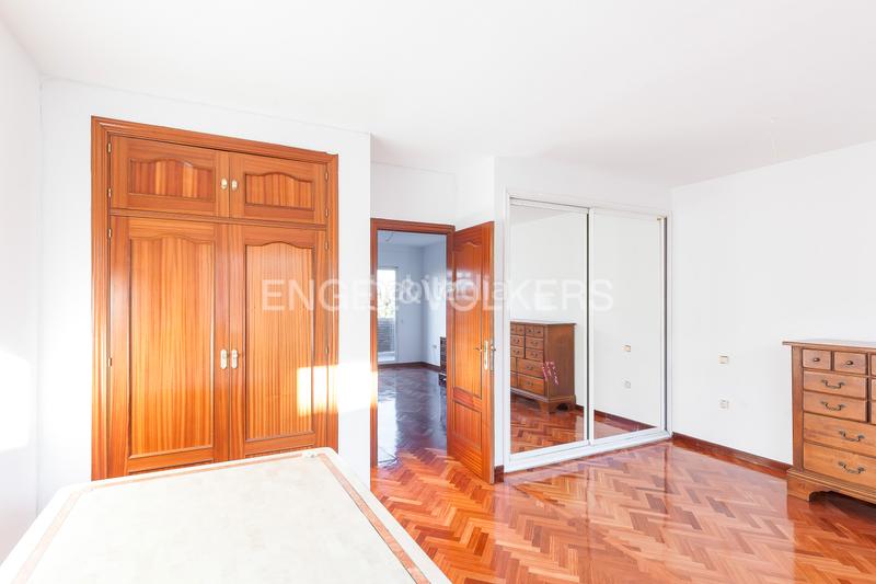 Foto 55f11103-30b8-4275-bd22-0027deaeb6f3. Haus mit heizung parking in Los Arroyos San Sebastián de los Reyes