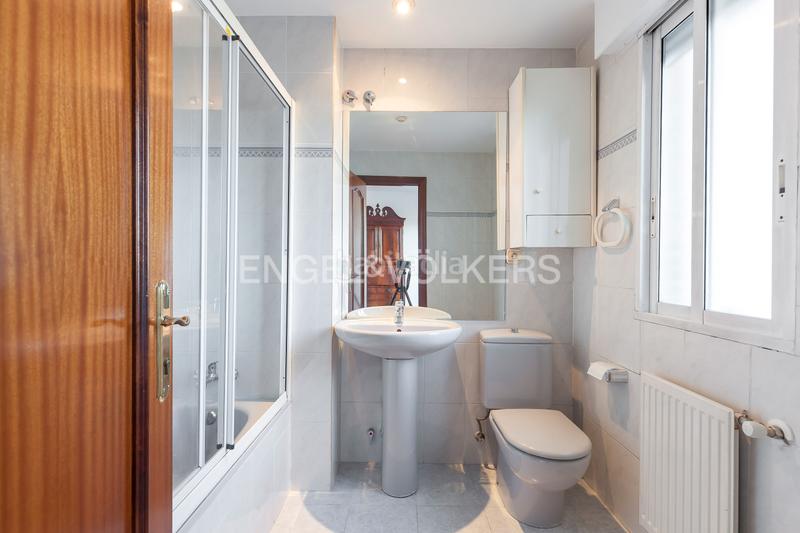 Foto 5eb25ff2-f40f-4a0a-925d-0826fe957788. Haus mit heizung parking in Los Arroyos San Sebastián de los Reyes