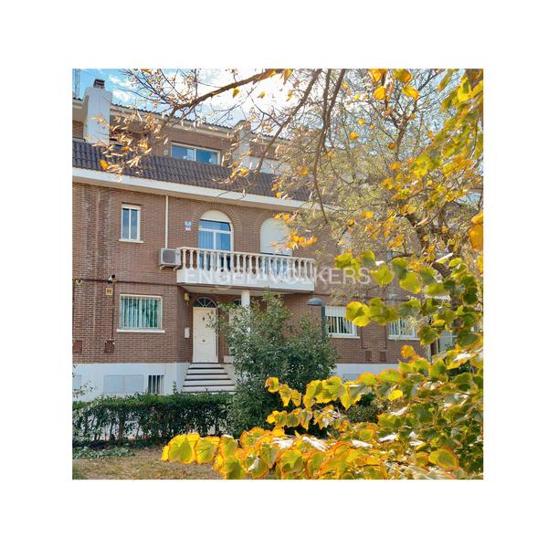 Foto f0f87859-fa0d-465b-b308-e4f49151d8af. Haus mit heizung parking in Los Arroyos San Sebastián de los Reyes